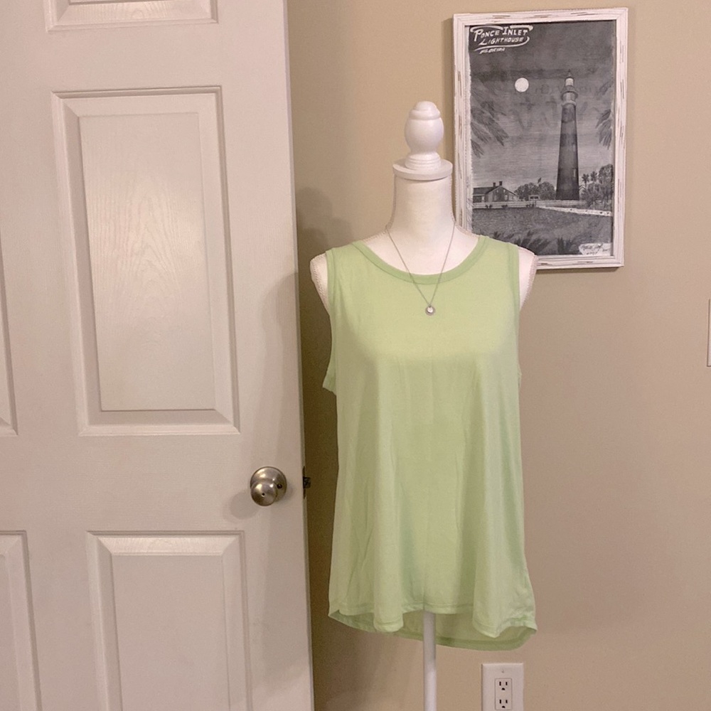 Women’s Zelos Green Activewear Top Size L. Like New💚